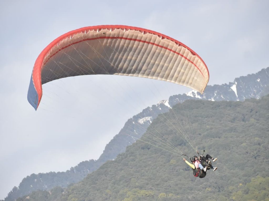 Winter Paragliding in Bir Billing 5 paragliding in winters